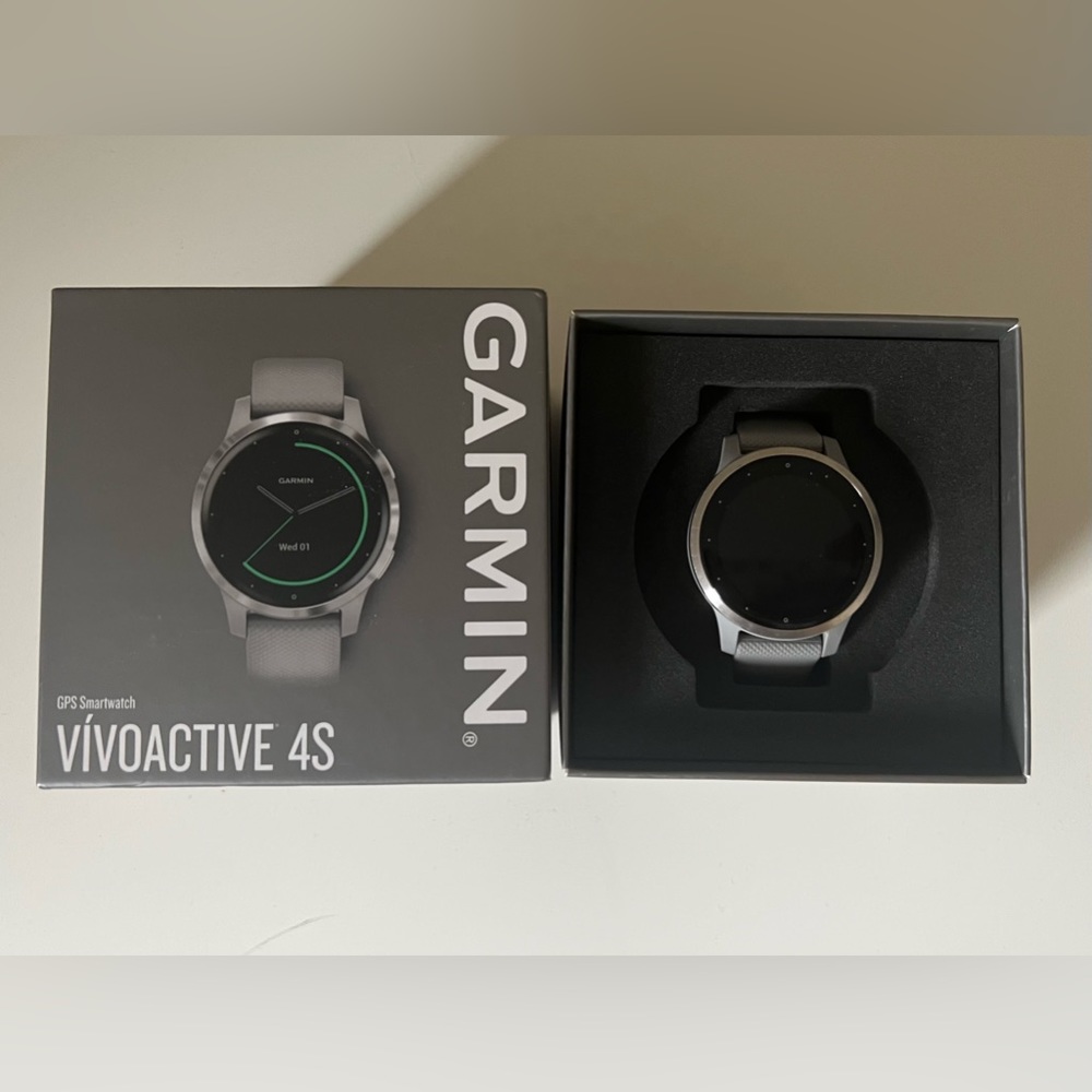 Garmin vivoactive 4S 40mm GPS Watch with Heart Rate Monitor - Silver/Powder Grey